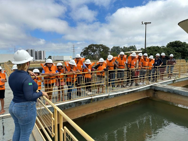 Em visita guiada, indígenas da etnia Terena conhecem Estação de Tratamento de Água