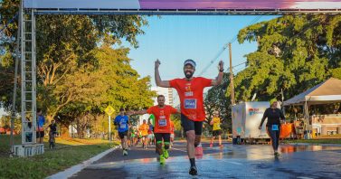 Com água gelada, chuveirão e área vip, Águas Guariroba é destaque na Maratona de CG