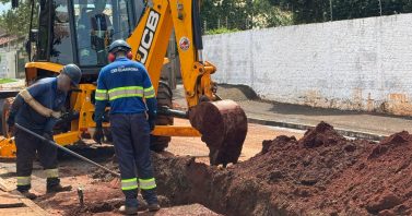 Obras de ampliação da rede de esgoto avançam em seis bairros de Campo Grande nesta semana