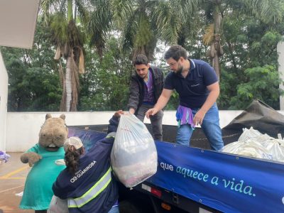 Voluntários arrecadam 3,8 toneladas de agasalhos para 20 instituições